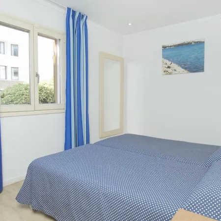 Flora Aparthotel 3*