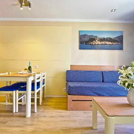 Flora Aparthotel